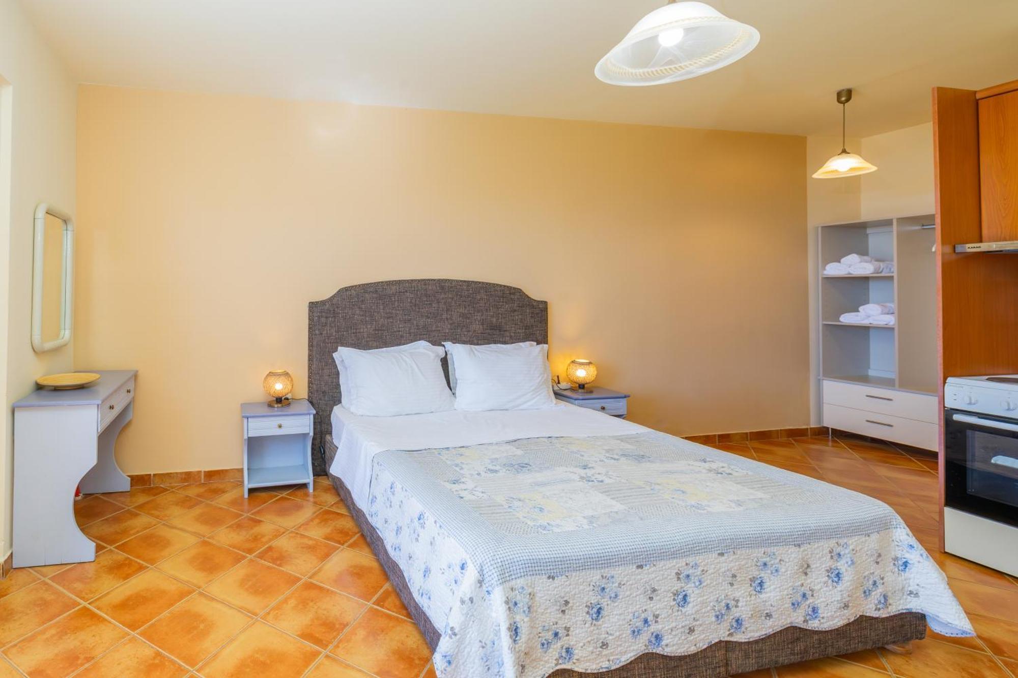 Apartment Delfinia *